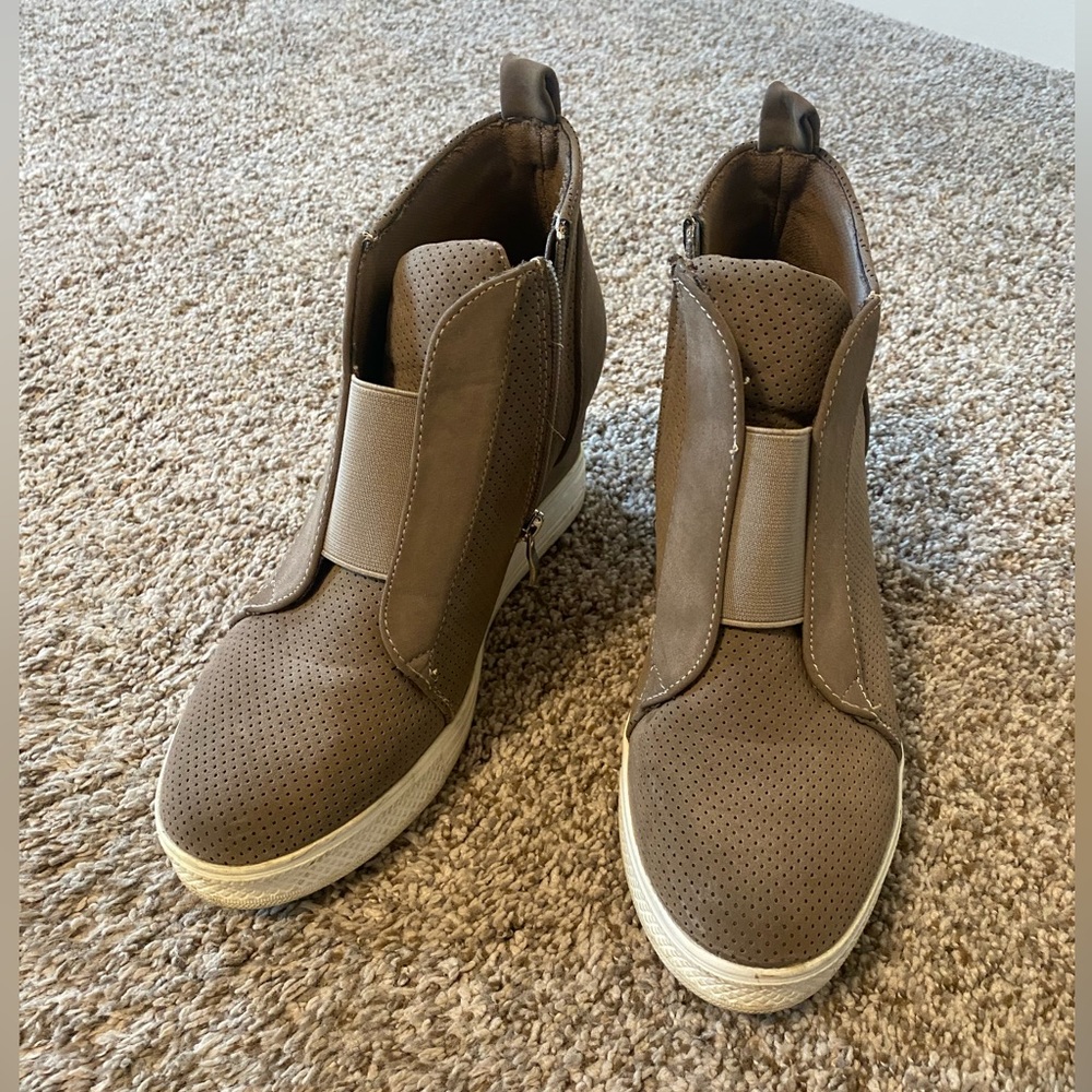 Taupe casual heel booties from local Boutique size 9.5